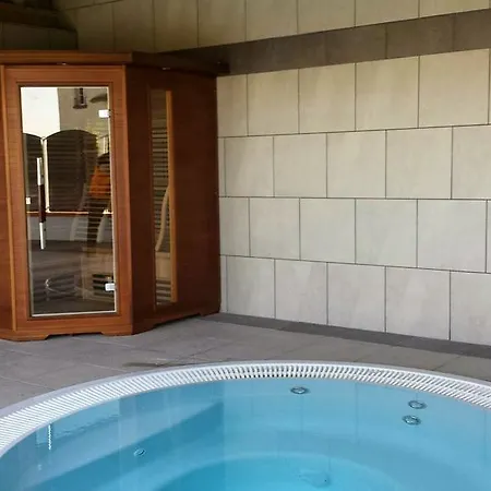 Logis Restaurant Cruzel Hotel 2*