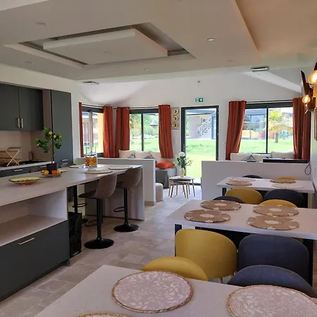 Hotel Logis Restaurant Cruzel 2*